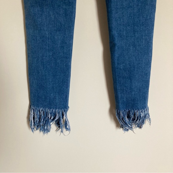 Free People Distressed Frayed Denim Cropped Jeans Size 27 - Picture 7 of 8